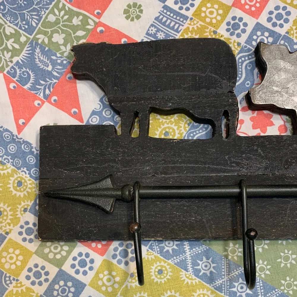 Vintage Rustic Farmhouse Animal Wooden Wall Hook Rack in Black and Silver